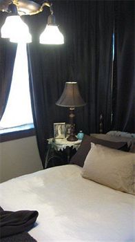 Plum Grove Inn Айова Сити Екстериор снимка