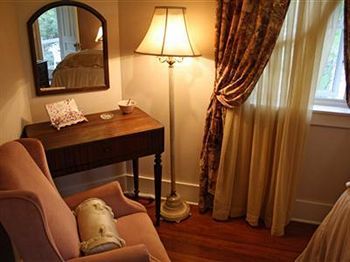 Plum Grove Inn Айова Сити Екстериор снимка